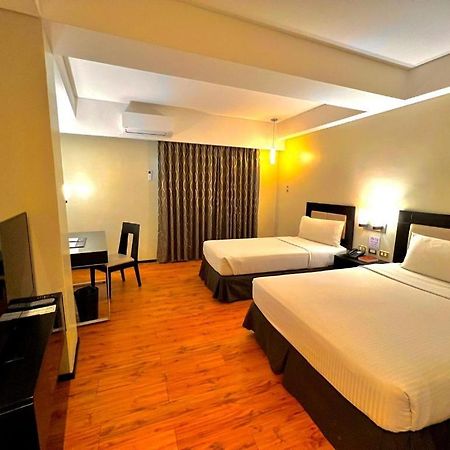 Mallberry Suites Business Hotel Кагаян де Оро Екстериор снимка