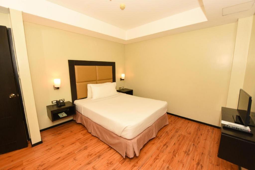 Mallberry Suites Business Hotel Кагаян де Оро Екстериор снимка