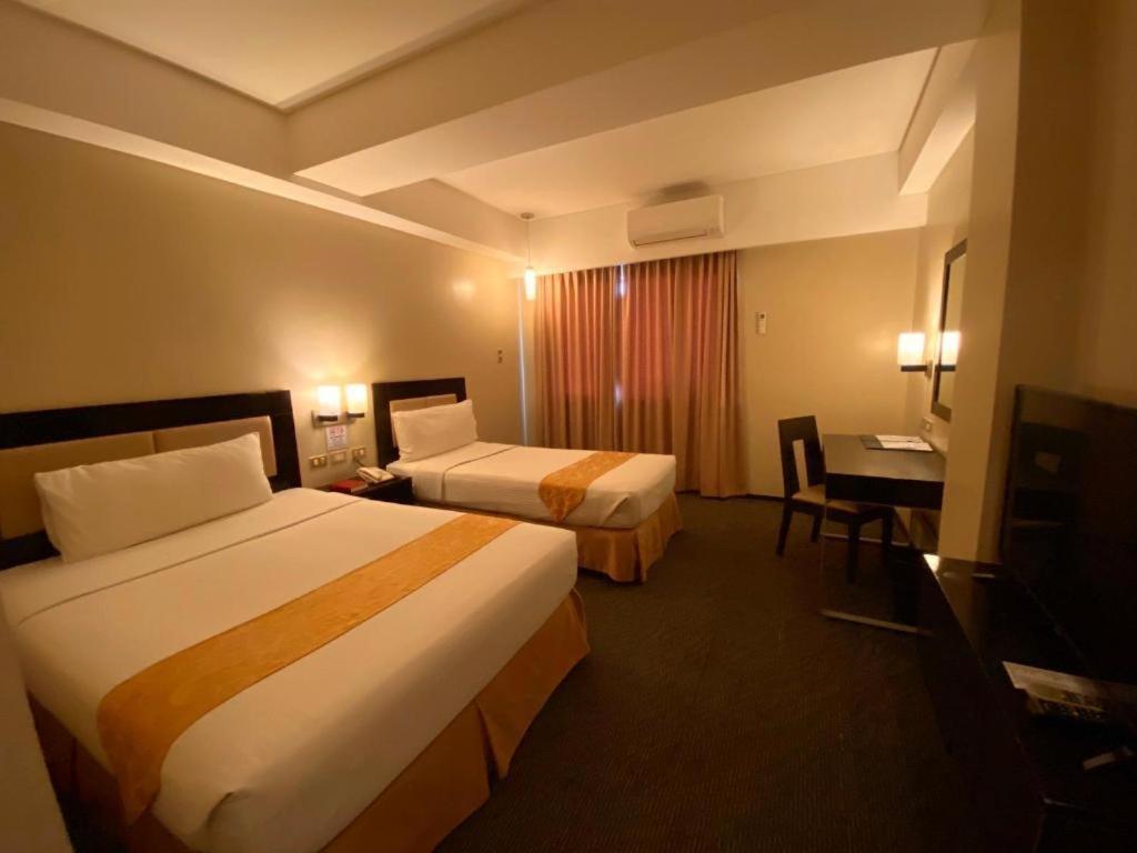 Mallberry Suites Business Hotel Кагаян де Оро Екстериор снимка