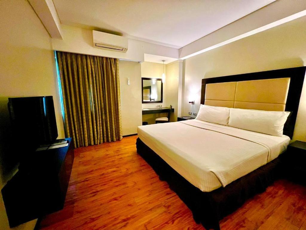 Mallberry Suites Business Hotel Кагаян де Оро Екстериор снимка