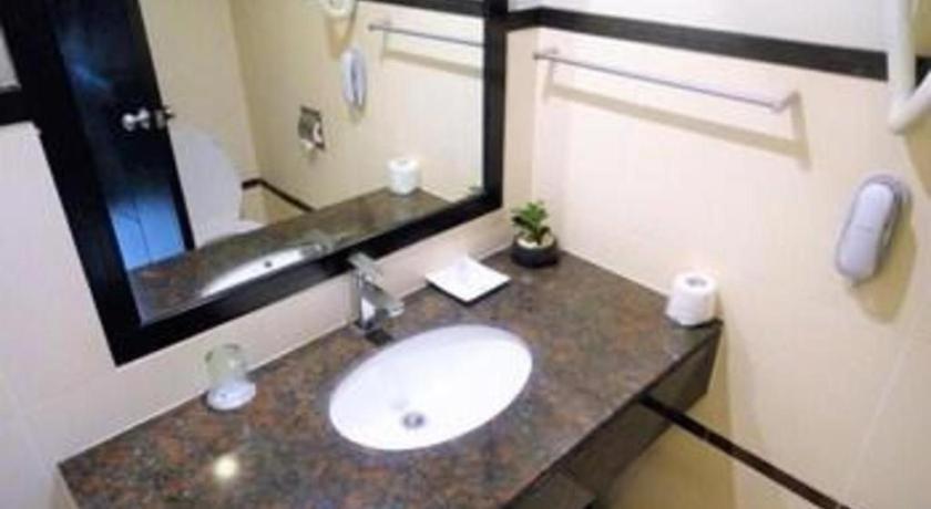 Mallberry Suites Business Hotel Кагаян де Оро Екстериор снимка