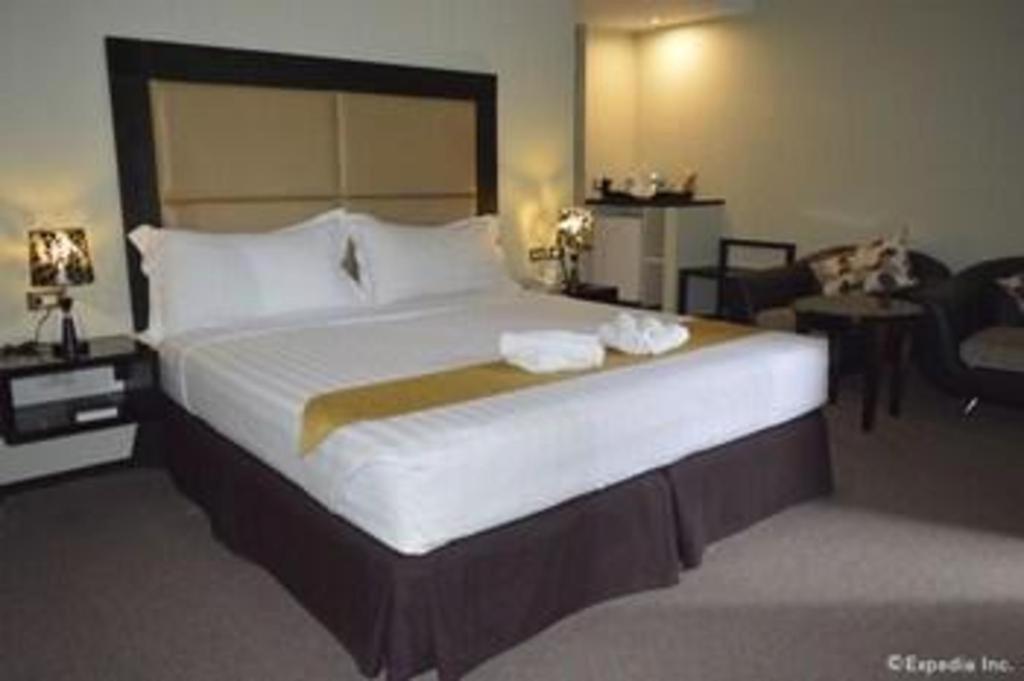 Mallberry Suites Business Hotel Кагаян де Оро Екстериор снимка