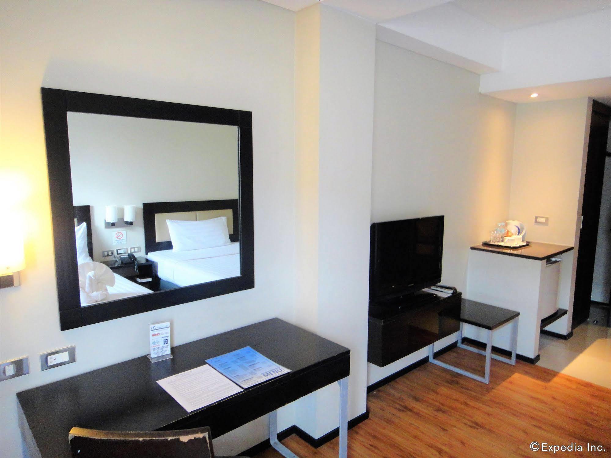 Mallberry Suites Business Hotel Кагаян де Оро Екстериор снимка
