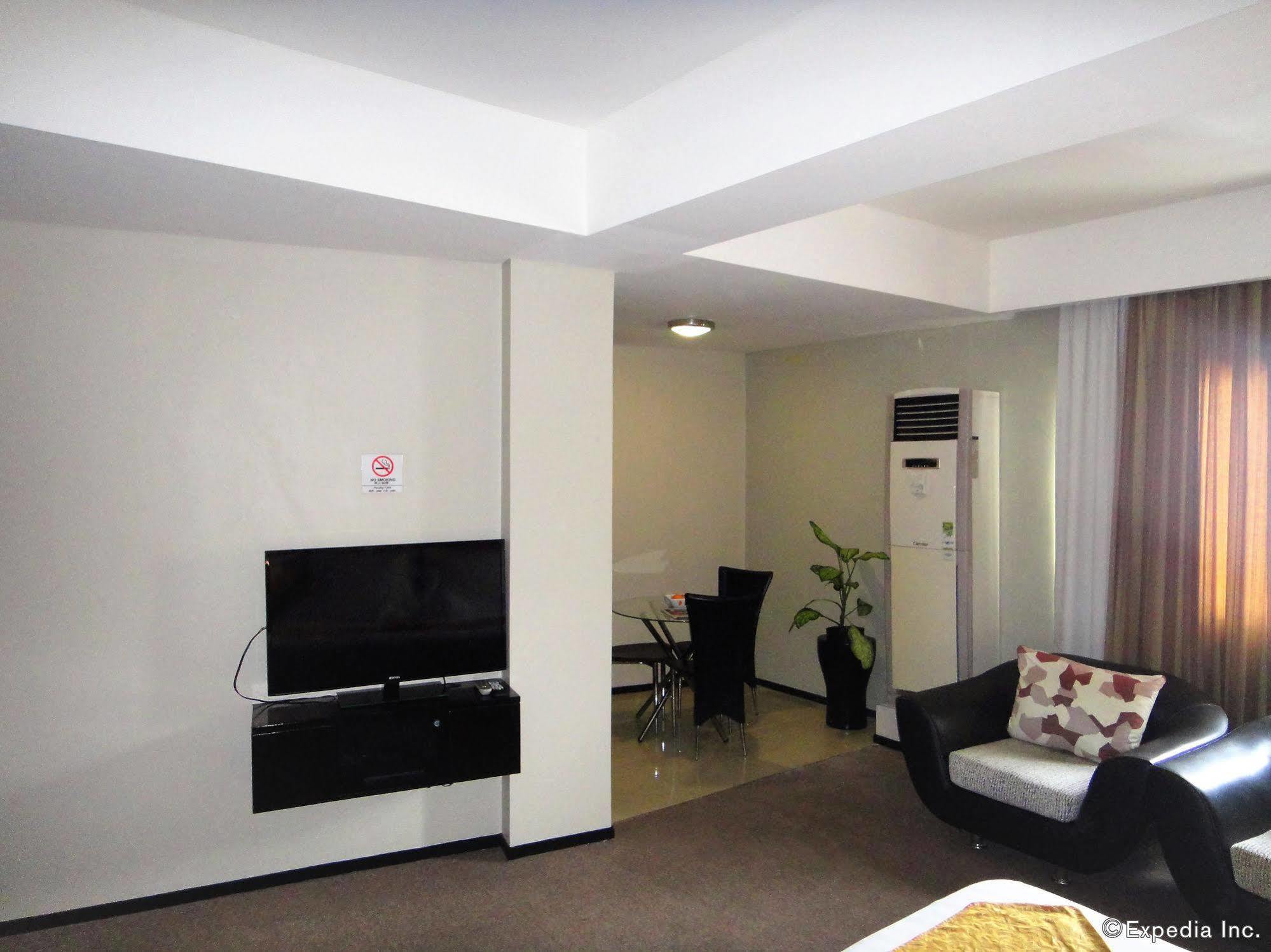Mallberry Suites Business Hotel Кагаян де Оро Екстериор снимка