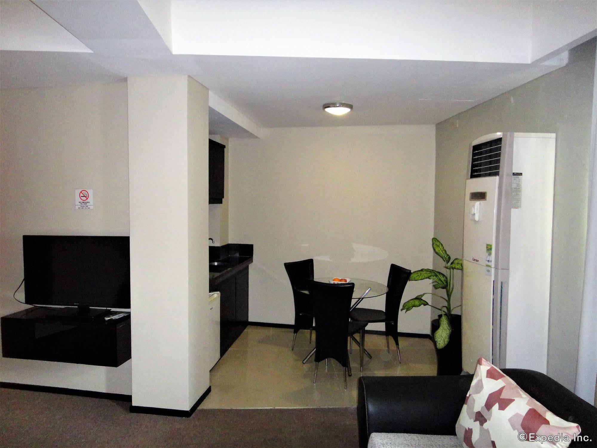 Mallberry Suites Business Hotel Кагаян де Оро Екстериор снимка