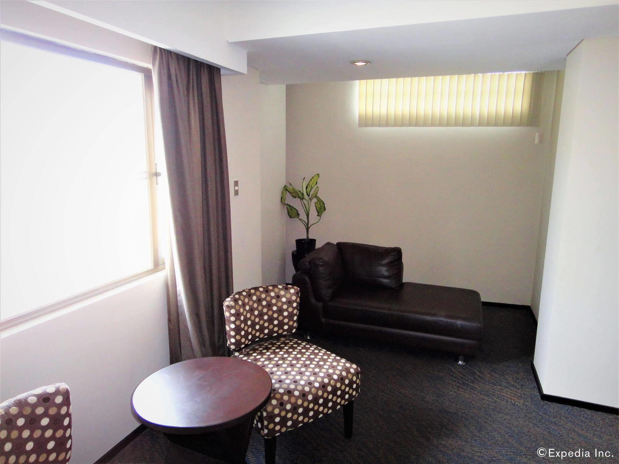 Mallberry Suites Business Hotel Кагаян де Оро Екстериор снимка