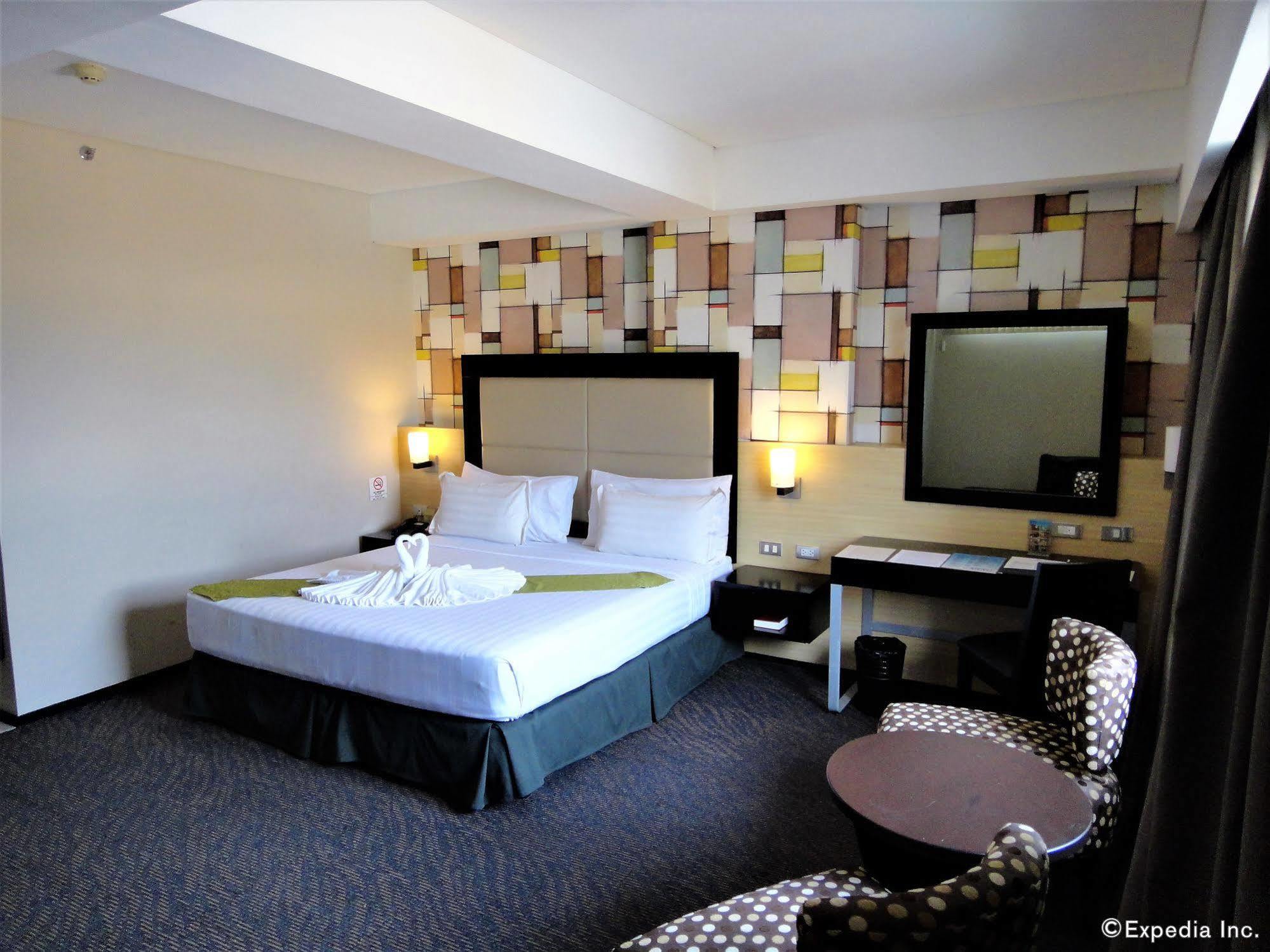 Mallberry Suites Business Hotel Кагаян де Оро Екстериор снимка
