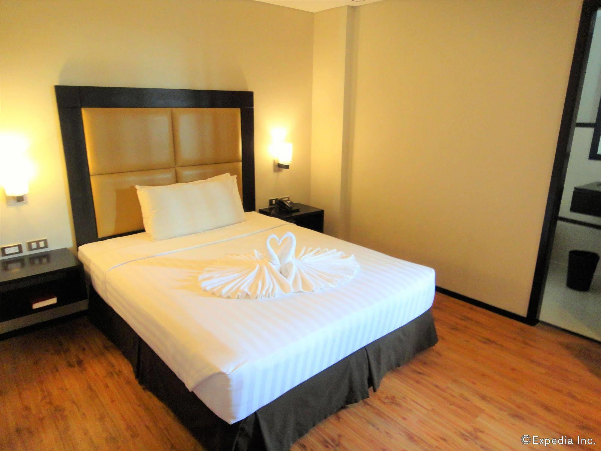 Mallberry Suites Business Hotel Кагаян де Оро Екстериор снимка