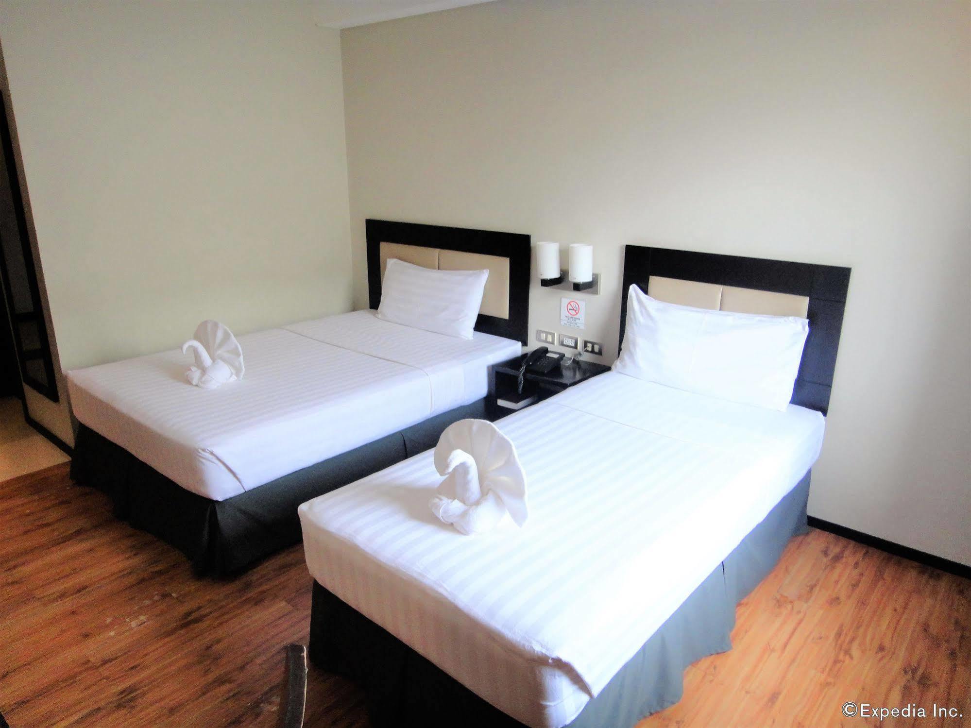 Mallberry Suites Business Hotel Кагаян де Оро Екстериор снимка
