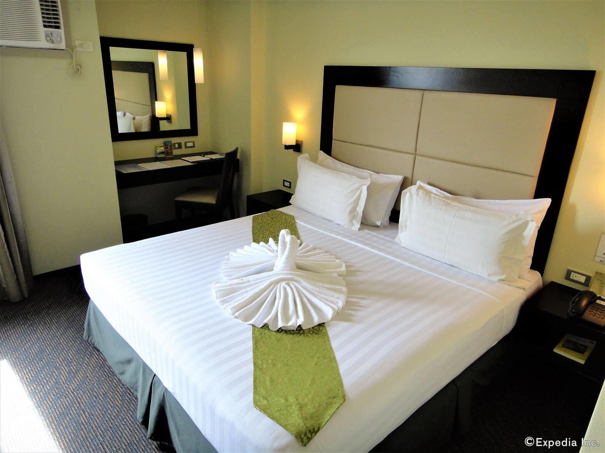 Mallberry Suites Business Hotel Кагаян де Оро Екстериор снимка
