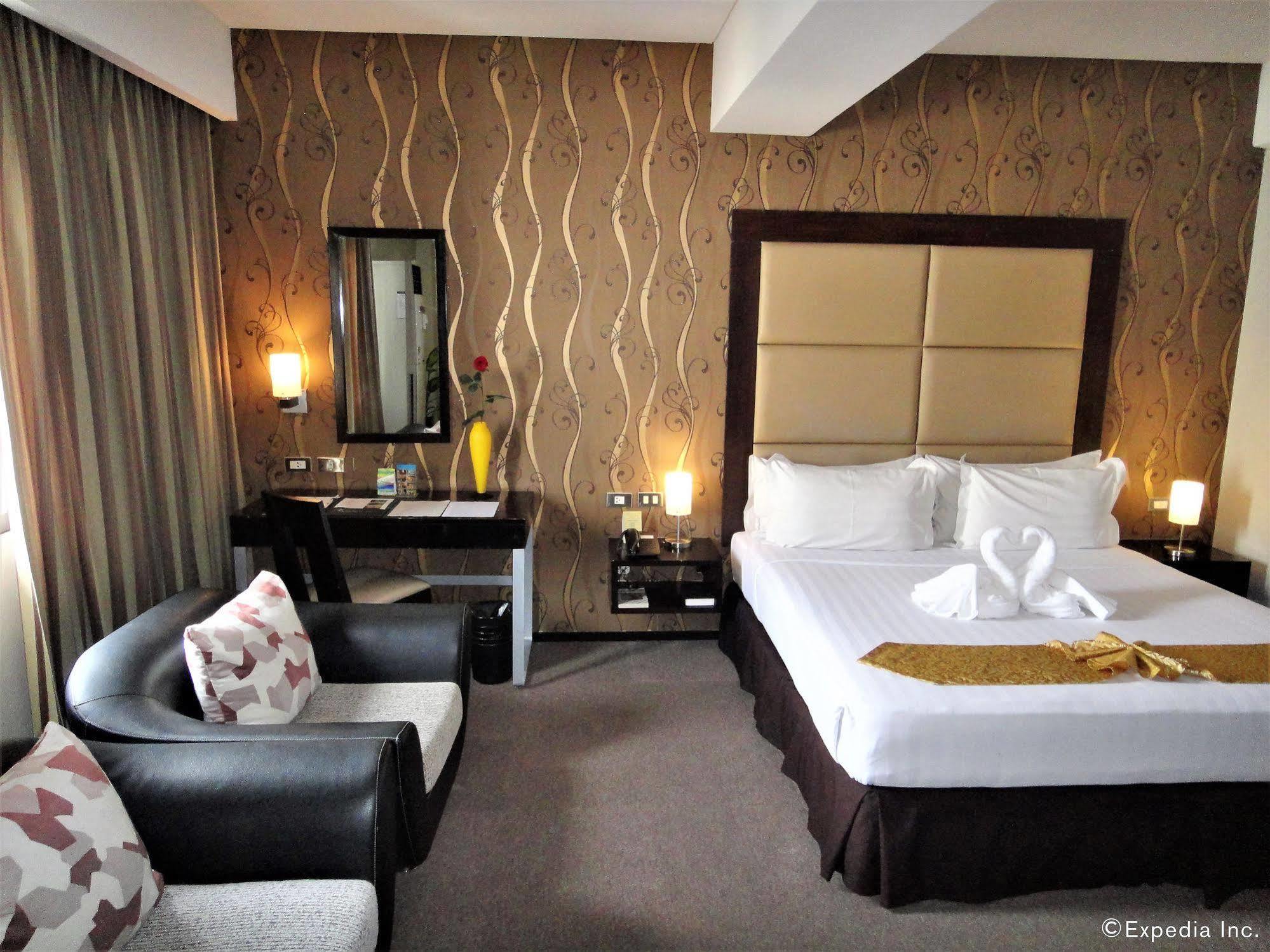 Mallberry Suites Business Hotel Кагаян де Оро Екстериор снимка
