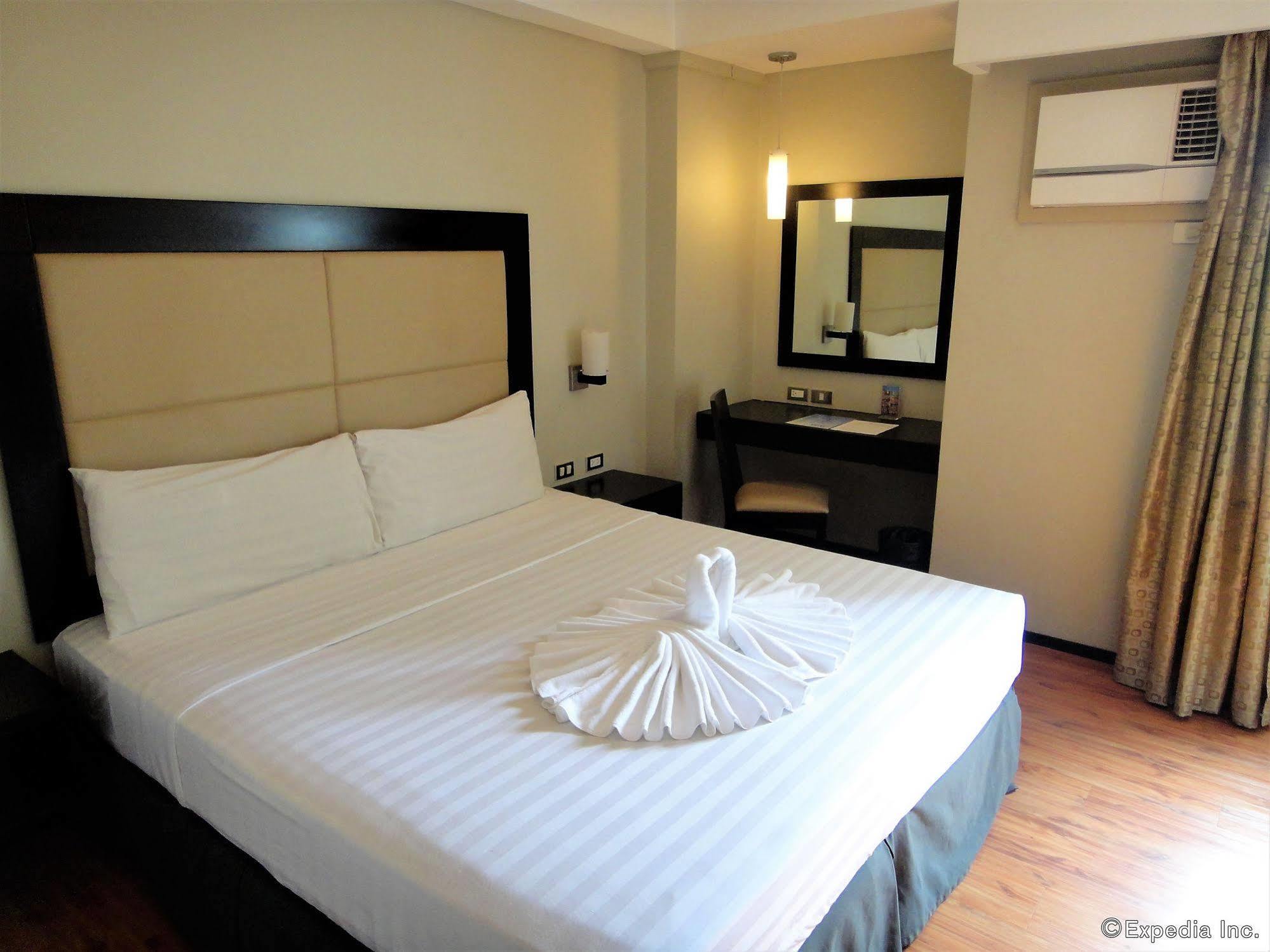Mallberry Suites Business Hotel Кагаян де Оро Екстериор снимка