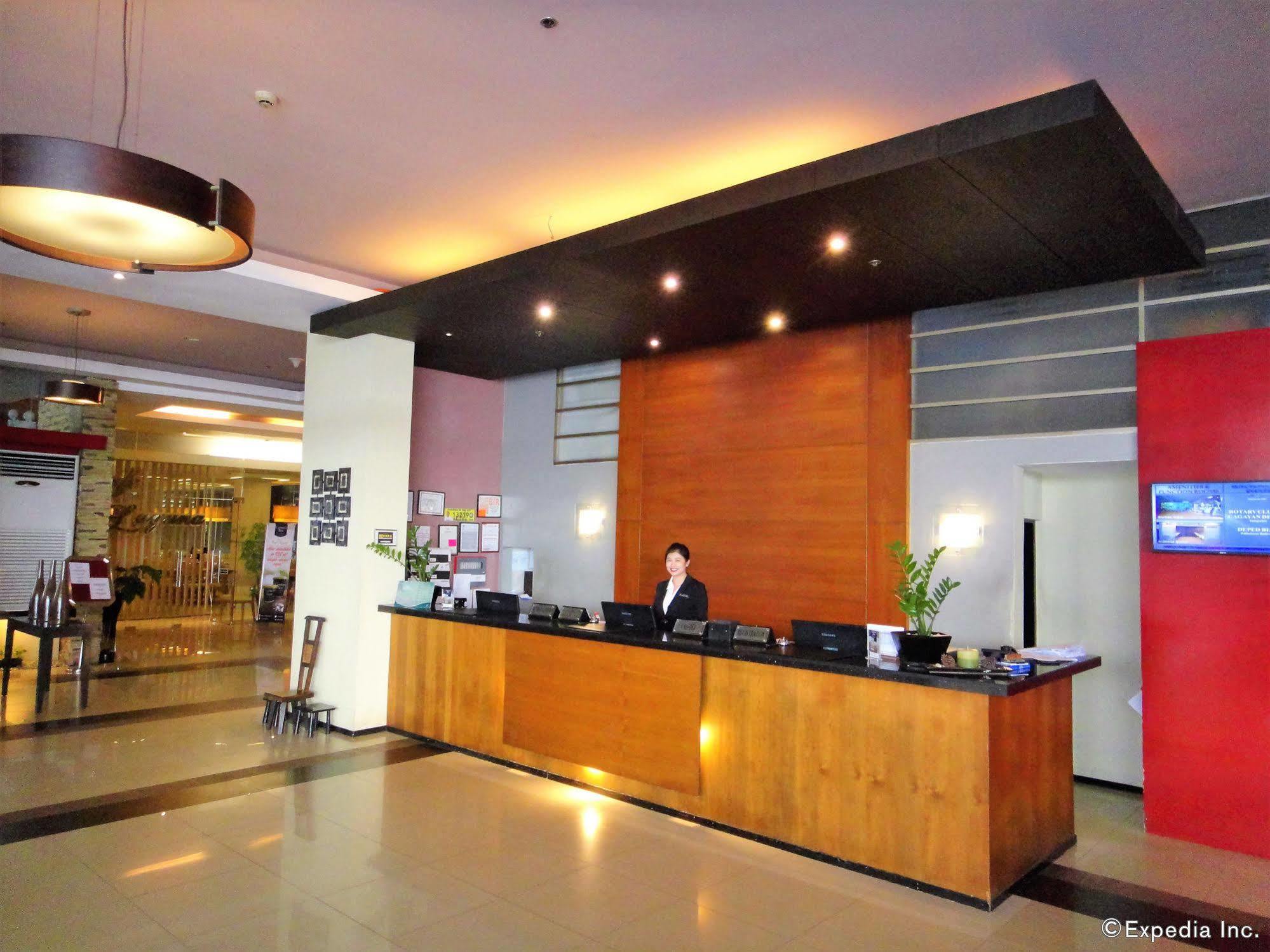 Mallberry Suites Business Hotel Кагаян де Оро Екстериор снимка