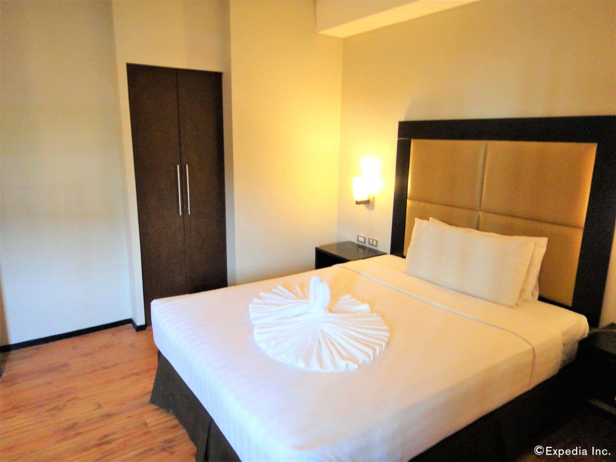 Mallberry Suites Business Hotel Кагаян де Оро Екстериор снимка