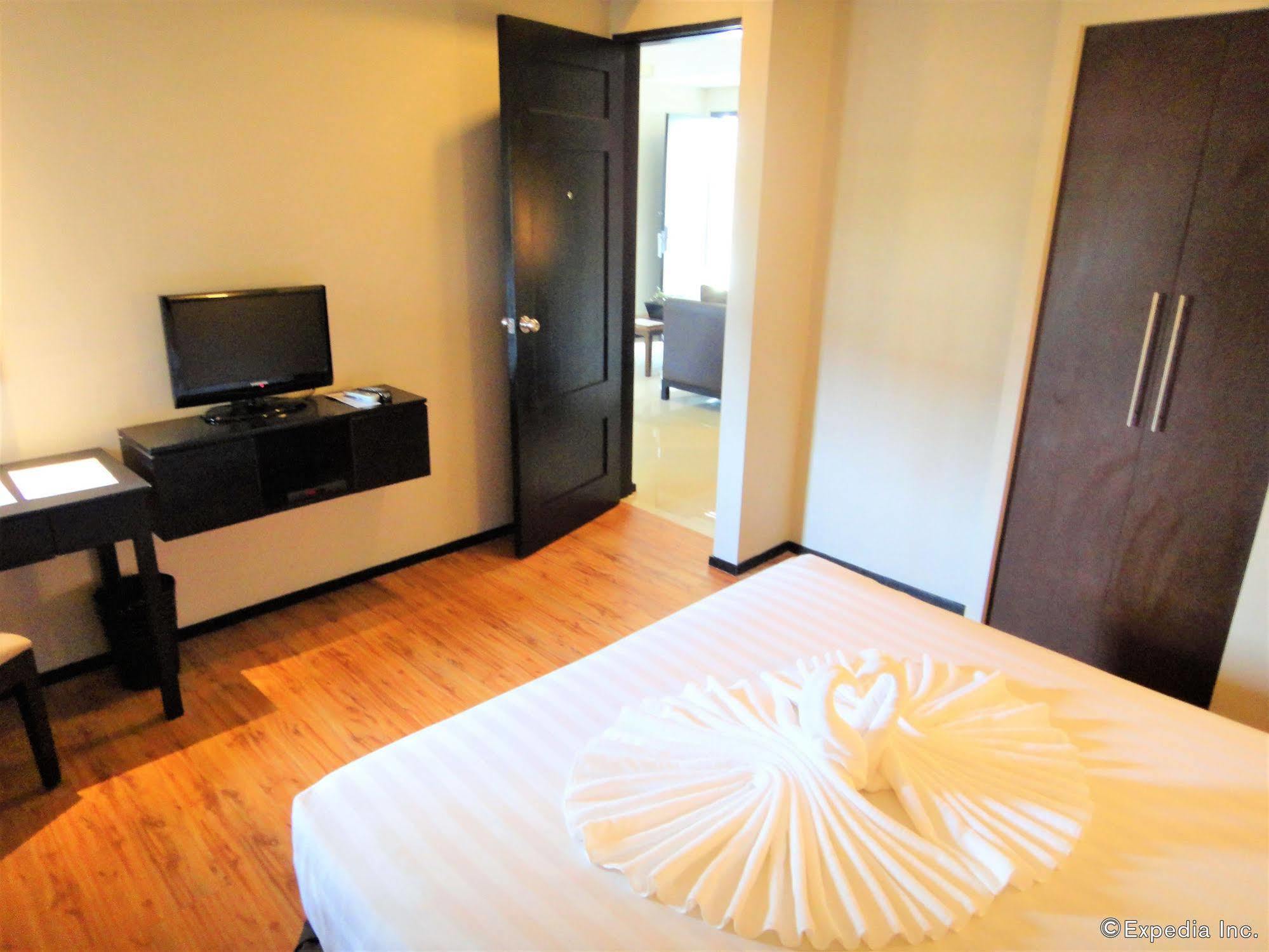 Mallberry Suites Business Hotel Кагаян де Оро Екстериор снимка